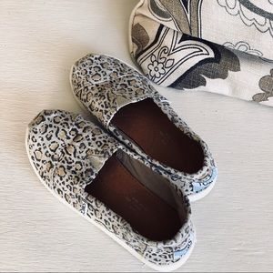Cheetah Print TOMS • 13